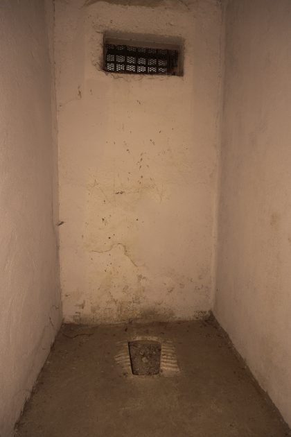 Prigione di Shkoder - Scutari - Albania. Cella usata come bagno.