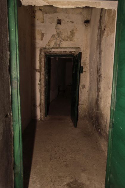 Prigione di Shkoder - Scutari - Albania. L'ingresso alla sala degli interrogatori e soprattutto il luogo dove venivano torutrati i prigionieri.