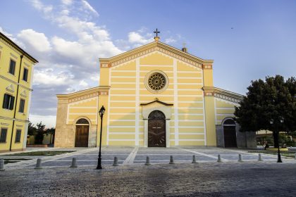 Cattedrale di Scutari - Albania. La cattedrale di Scutari fu trasformata in palazzo dello sport dal regime comunista.