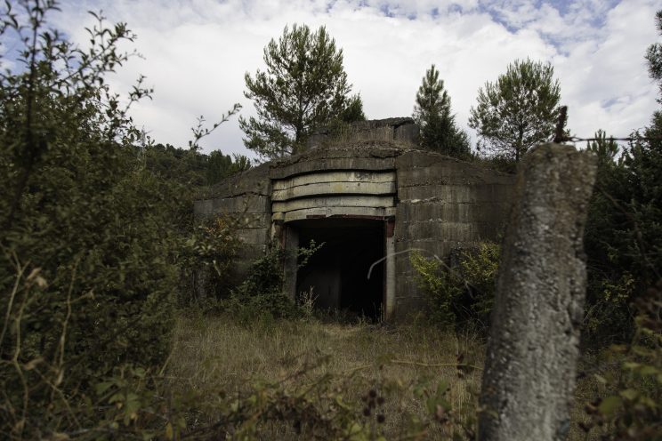 Bunker nei pressi di Scutari - Albania. Bunker di vario formato fatti costruire da Enver Hoxha in tutta l'albania. Molti sono stati distrutti con la dinamite per ricavarne il ferro, altri usati come deposito della popolazione. Questo tipo di bunker era capace di contenere un carroarmato.