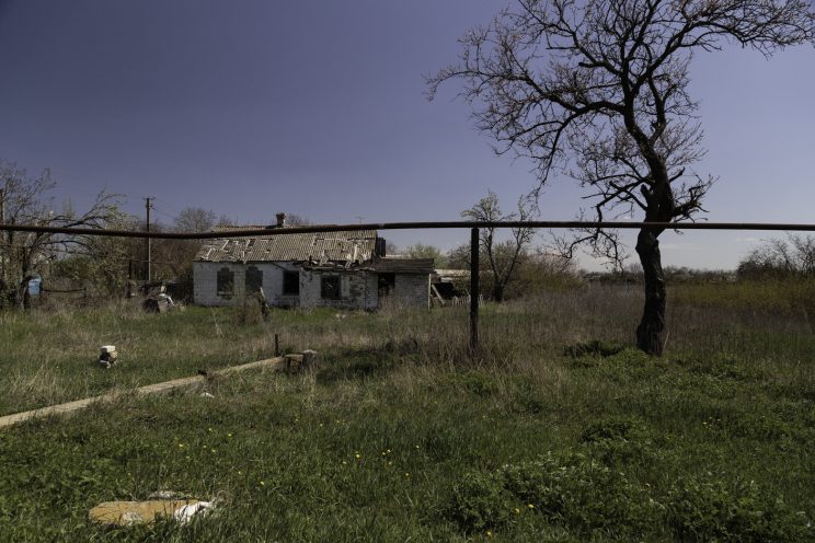 Kominternove - Repubblica popolare di Donetsk (Ex Ucraina - Donbass) - 2018. Una casa abbandonata per i bombardamenti.