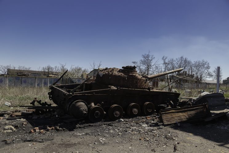 Kominternove - Repubblica popolare di Donetsk - 2018. Un carrarmato Ucraino distrutto dagli scontri.