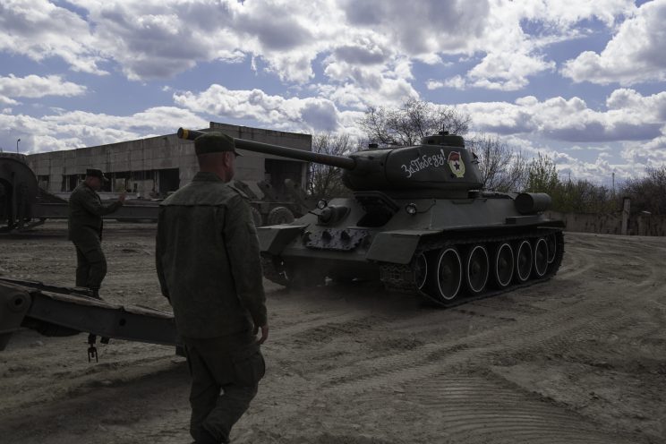 Base Riparazioni - Donetsk - Repubblica Popolare di Donetsk - 2018. Il carroarmato usato per la parata del 9 maggio.