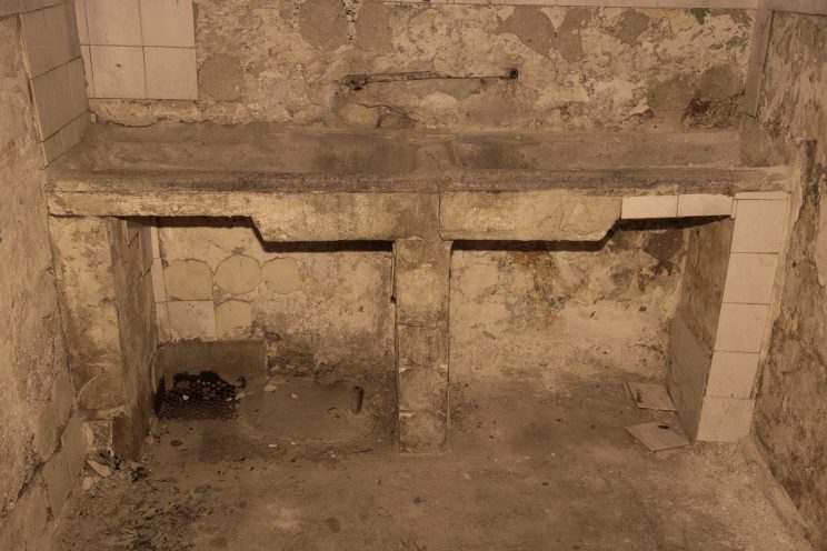 Prigione di Shkoder - Scutari - Albania. Questa era la stanza dove potevano lavarsi i prigionieri.
