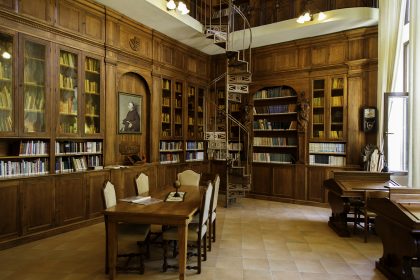 Biblioteca Francescana - Convento Francescano deil'Ordine dei Frati Minori - Scutari - Albania.