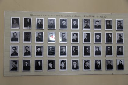 Cattedrale di Scutari - Albania. Le foto e i nomi dei 38 Martiri del Regime.