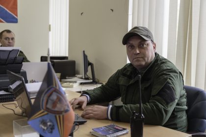 Base Operativa del BattaglBase Operativa del Battaglione Patriot - Donetsk - Repubblica Popolare di Donetsk - 2018. Il Comandante Roman "Ramses" e a sinistra il Capitano Sergej.